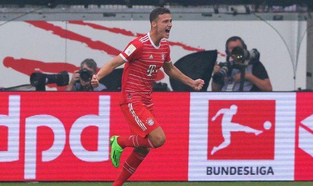 Benjamin Pavard festeja una diana con el Bayern Múnich