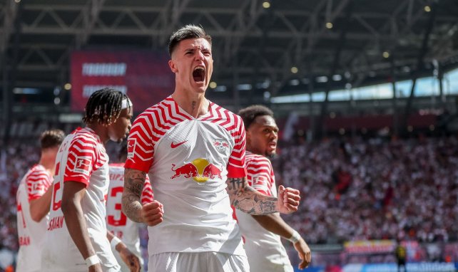 Benjamin Šeško celebra un gol