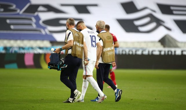 Karim Benzema sale lesionado ante Bulgaria