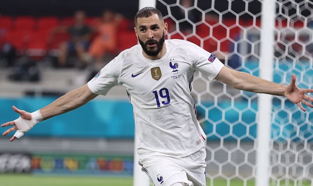 Karim Benzema celebra un gol con la Selección de Francia