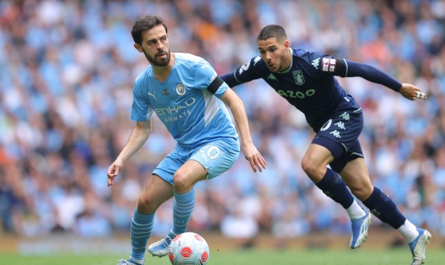 Bernardo Silva controla el balón