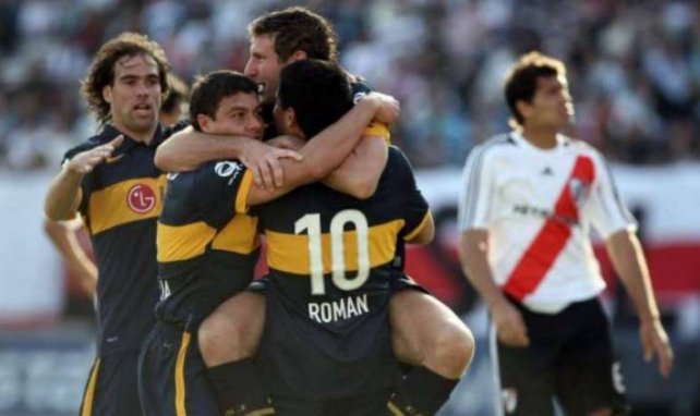 Los jugadores de Boca Juniors celebran un gol