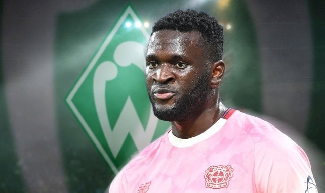 Victor Boniface con el escudo del Werder Bremen.