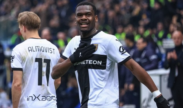 Bonny celebra un gol con el Parma