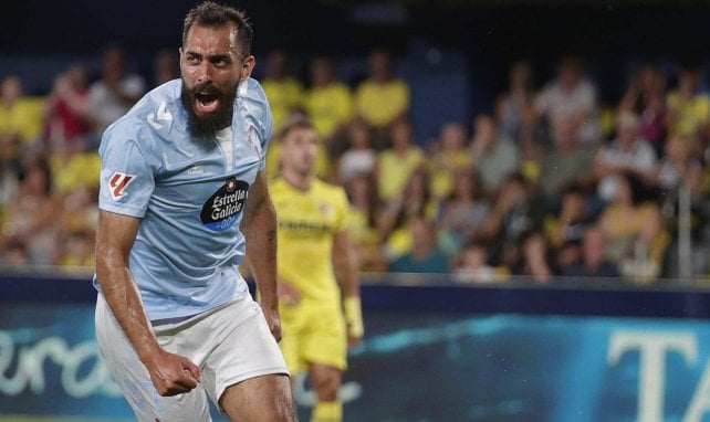 Borja Iglesias celebra un gol