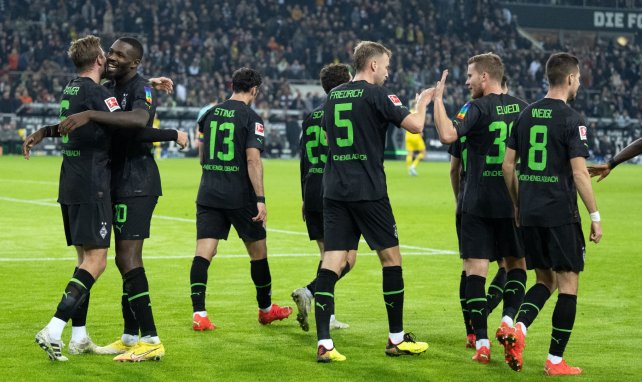 Los jugadores del Borussia de M'gladbach celebran un gol