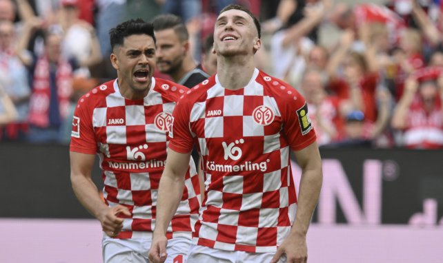 Brajan Gruda celebra con el Mainz 05