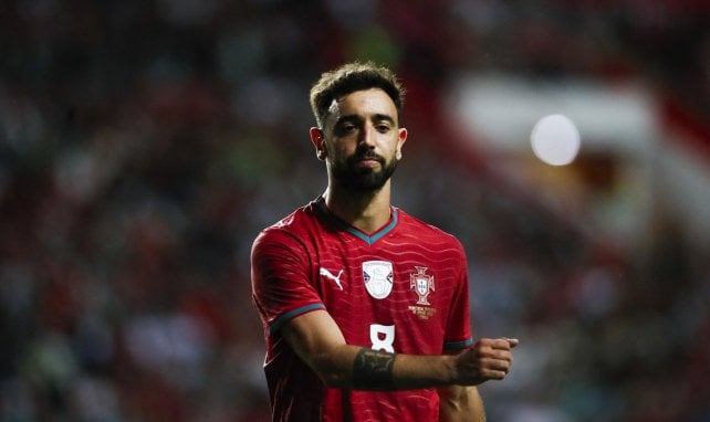 Bruno Fernandes acuerda una decisión con el Manchester United
