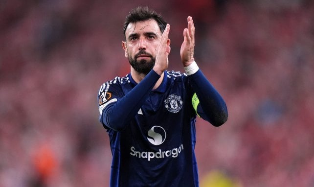 Bruno Fernandes aplaude en el Manchester United