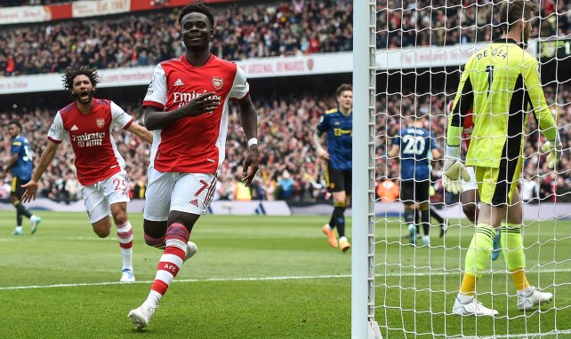 Bukayo celebra un gol del Arsenal