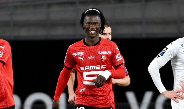 Eduardo Camavinga sonríe durante un encuentro con el Rennes