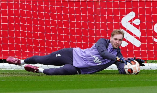 Caoimhín Kelleher en un entrenamiento