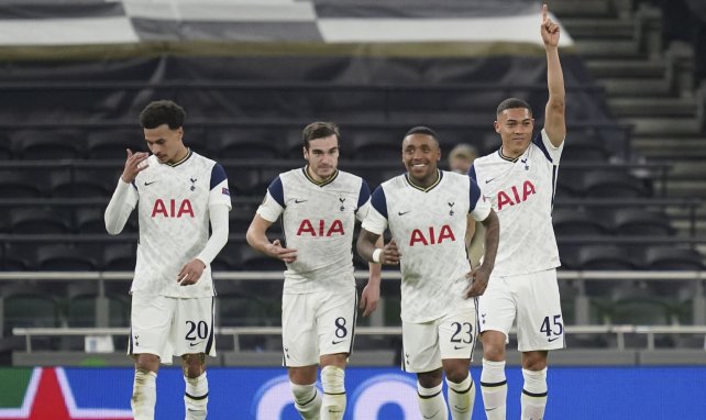 Los jugadores del Tottenham festejan una diana