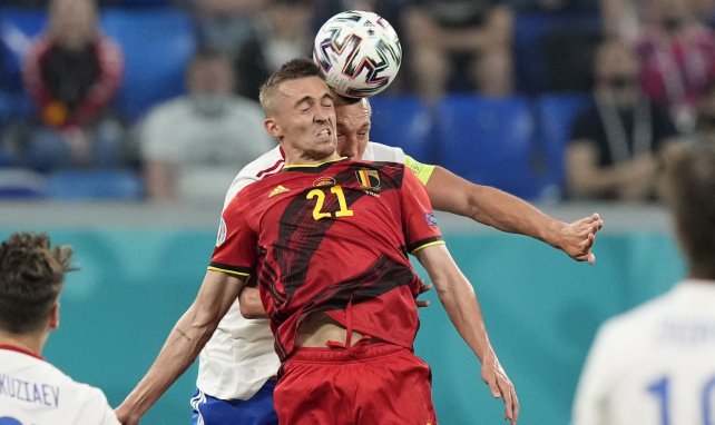 Timothy Castagne, en un choque con la Selección de Bélgica