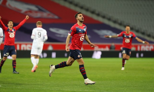 Zeki Çelik tras marcar un gol con el Lille