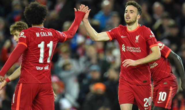 Mohamed Salah y Diogo Jota celebran uno de los goles del Liverpool