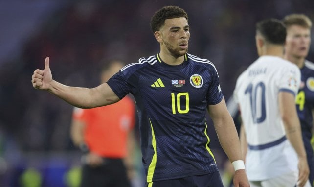 Ché Adams, en el punto de mira