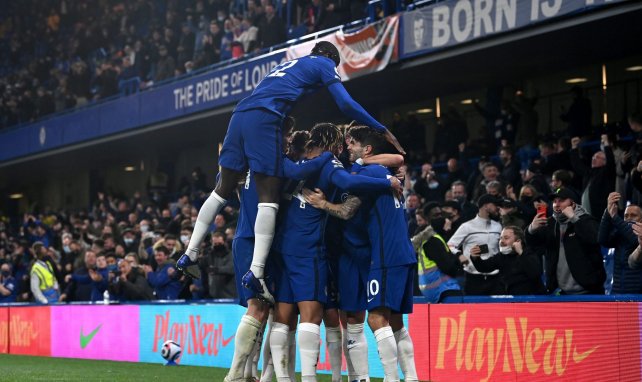 Los jugadores del Chelsea celebran un tanto en Stamford Bridge