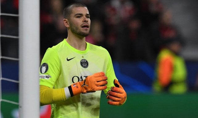 Luis Enrique saca las uñas por su portero