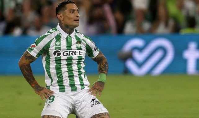 Chimy Ávila con el Real Betis