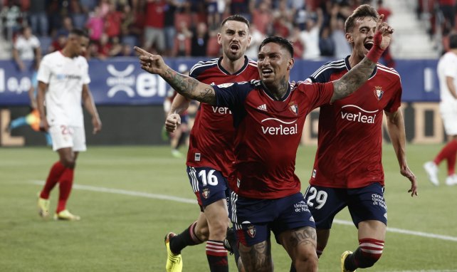 Chimy Avila celebra un gol con Osasuna