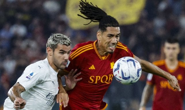 Una vía en España para Chris Smalling