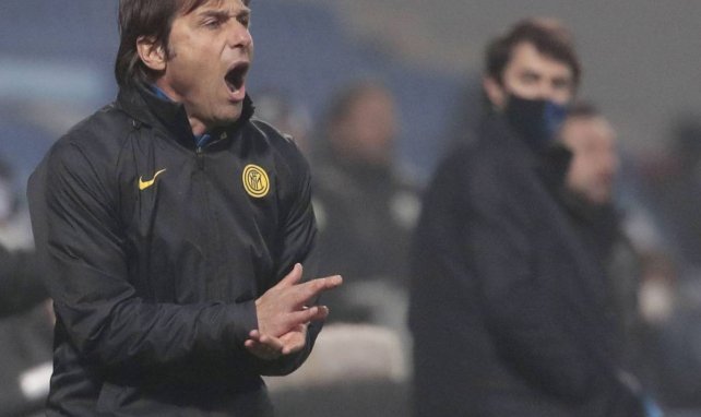 Antonio Conte dirige al Inter de Milán