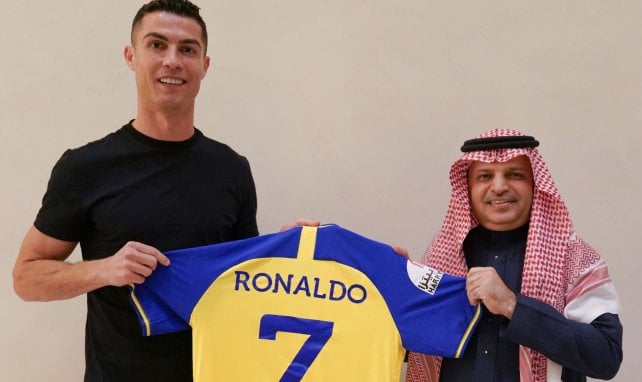 Cristiano Ronaldo posa con los colores del Al Nassr