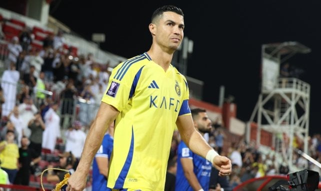 Cristiano Ronaldo entra al campo en un partido del Al Nassr