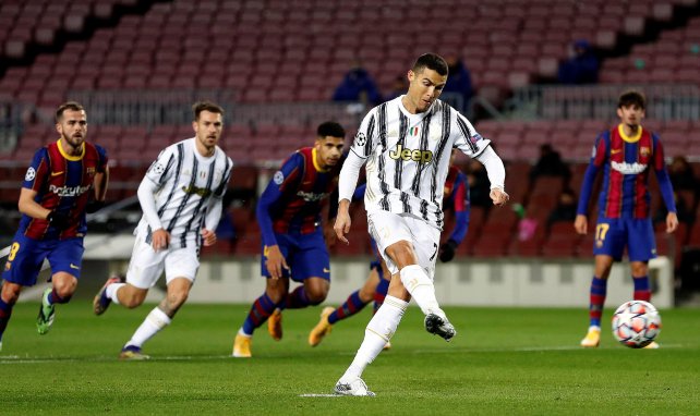 Cristiano Ronaldo golpea a puerta en el Camp Nou