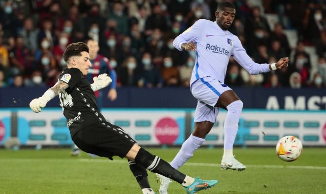 Dani Cárdenas frente a Ousmane Dembélé