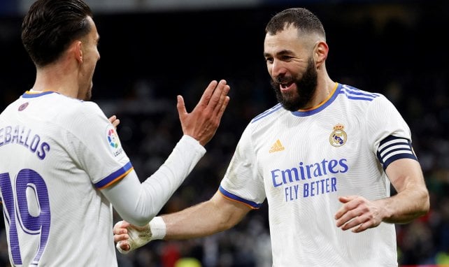 Dani Ceballos celebra un gol junto a Karim Benzema