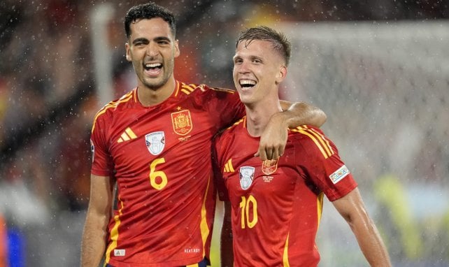 Dani Olmo y Mikel Merino celebran