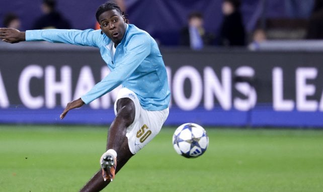 Darryl Bakola levanta pasiones en Europa