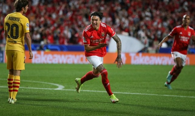 Darwin Núñez festeja un tanto con el Benfica contra el FC Barcelona