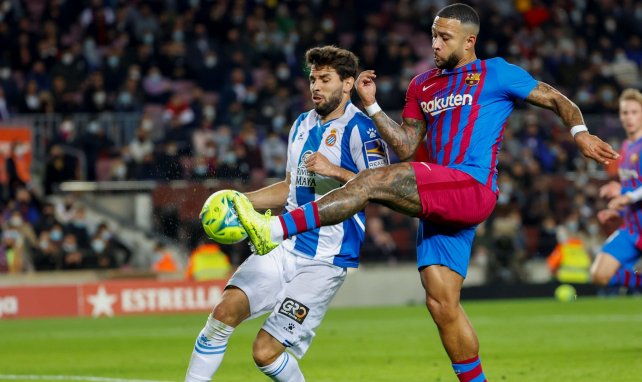 David López frente a Memphis Depay