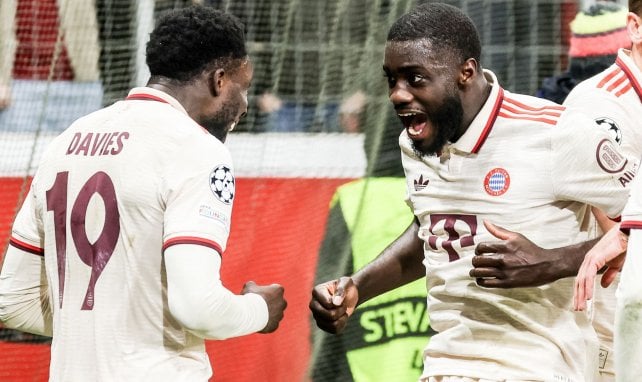 Alphonso Davies celebra un gol