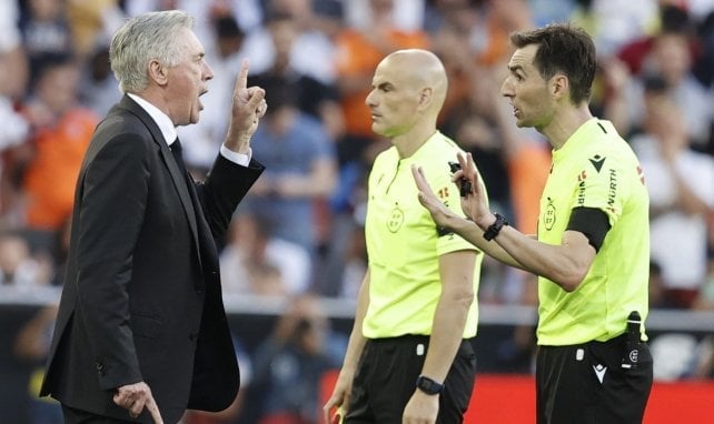 Carlo Ancelotti ante De Brugos Bengoetxea.