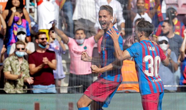 Luuk de Jong celebra un gol con el FC Barcelona