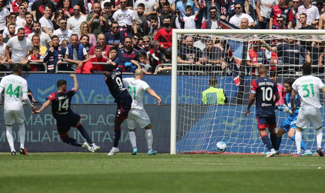 Alessandro Deiola marcando un gol contra el Sassuolo