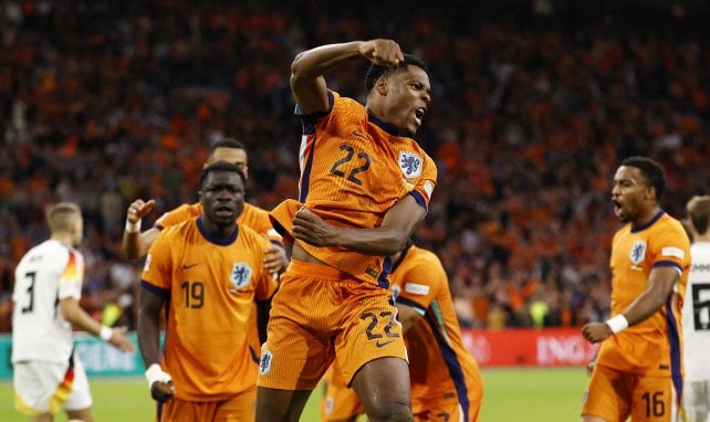 Denzel Dumfries, ofrecido al Barça a precio de ganga