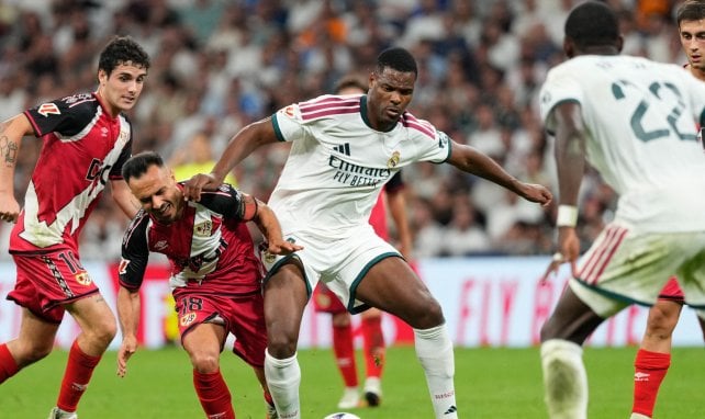 Denzel Dumfries pisa el acelerador