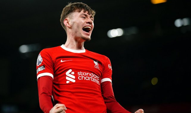 Conor Bradley celebra con el Liverpool.