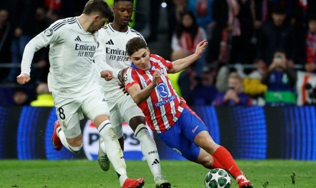 Julián Álvarez ante el Real Madrid.