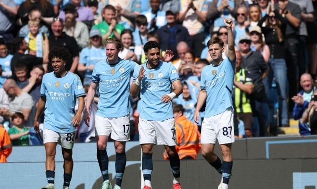 Los jugadores del Manchester City celebran un gol.