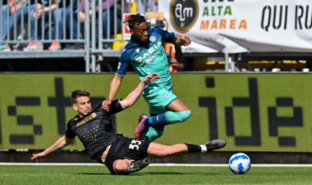 Destiny Udogie en acción con Udinese