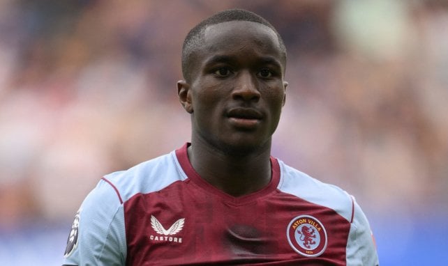 Moussa Diaby con el Aston Villa