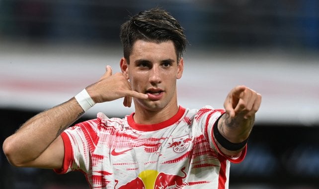 Dominik Szoboszlai celebra un gol con el RB Leipzig