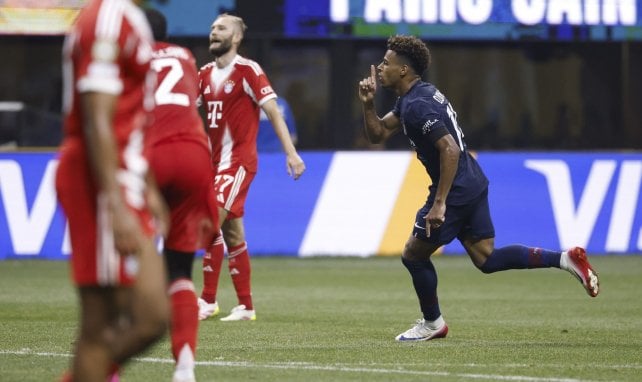 Désiré Doué con el PSG
