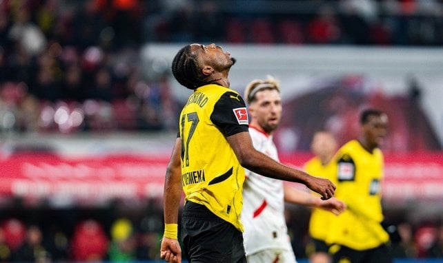 Carney Chukwuemeka en un partido del BVB